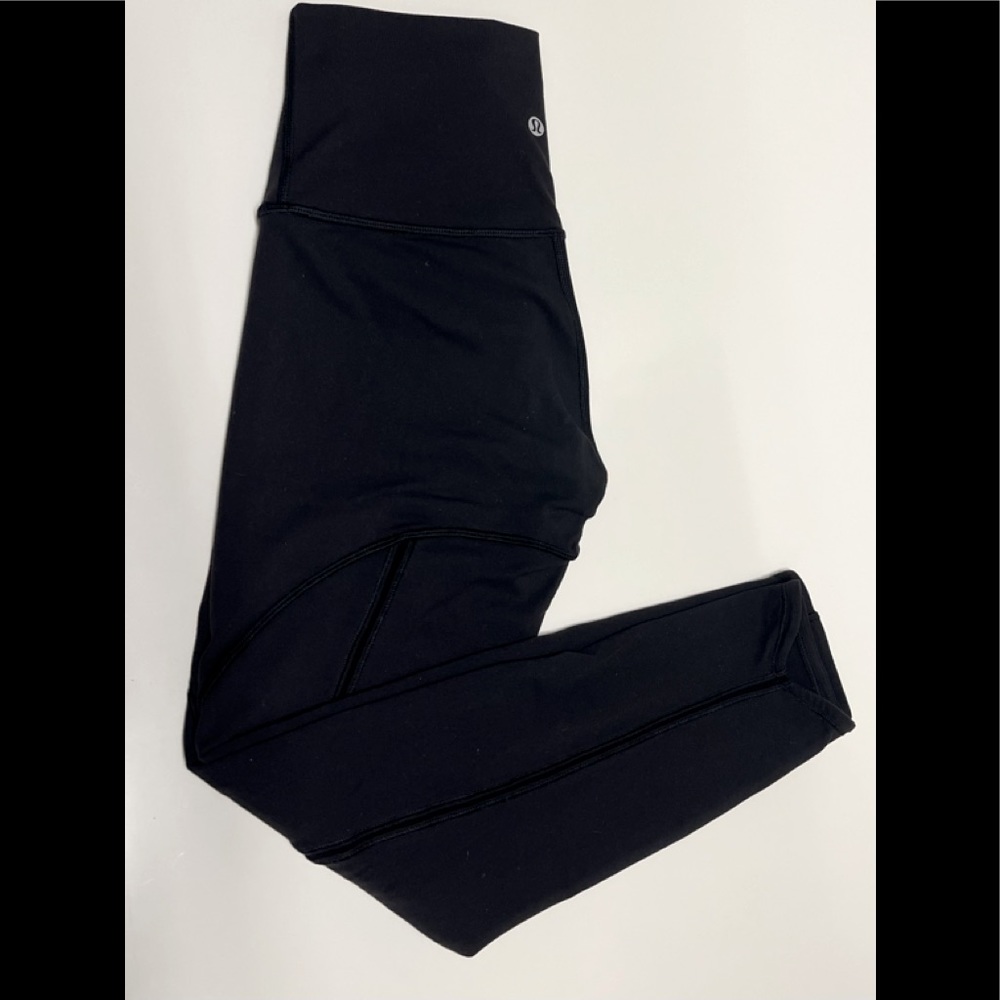 Lululemon Crop with vented side Detail